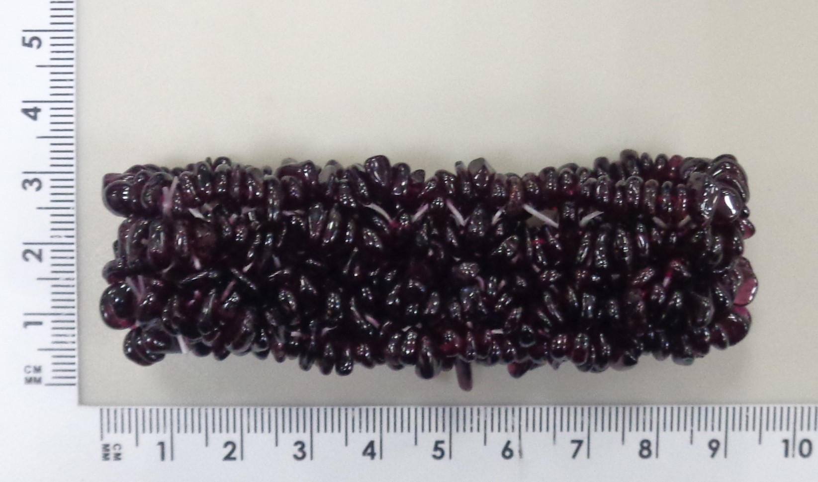 Браслет из граната на резинке